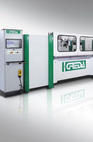 GIOTTO is a 4 interpolated axes NC-machining center engineered to process solid wood and / or plastic materials